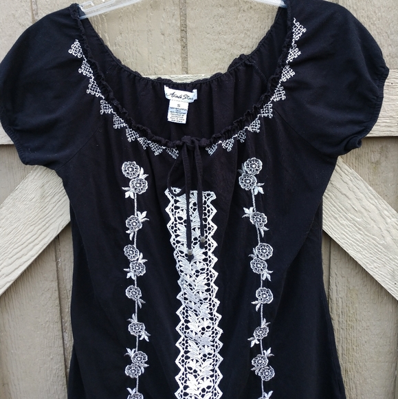 Adobe Star black white stitch applique top - Picture 5 of 8